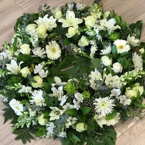 Corona flores blancas